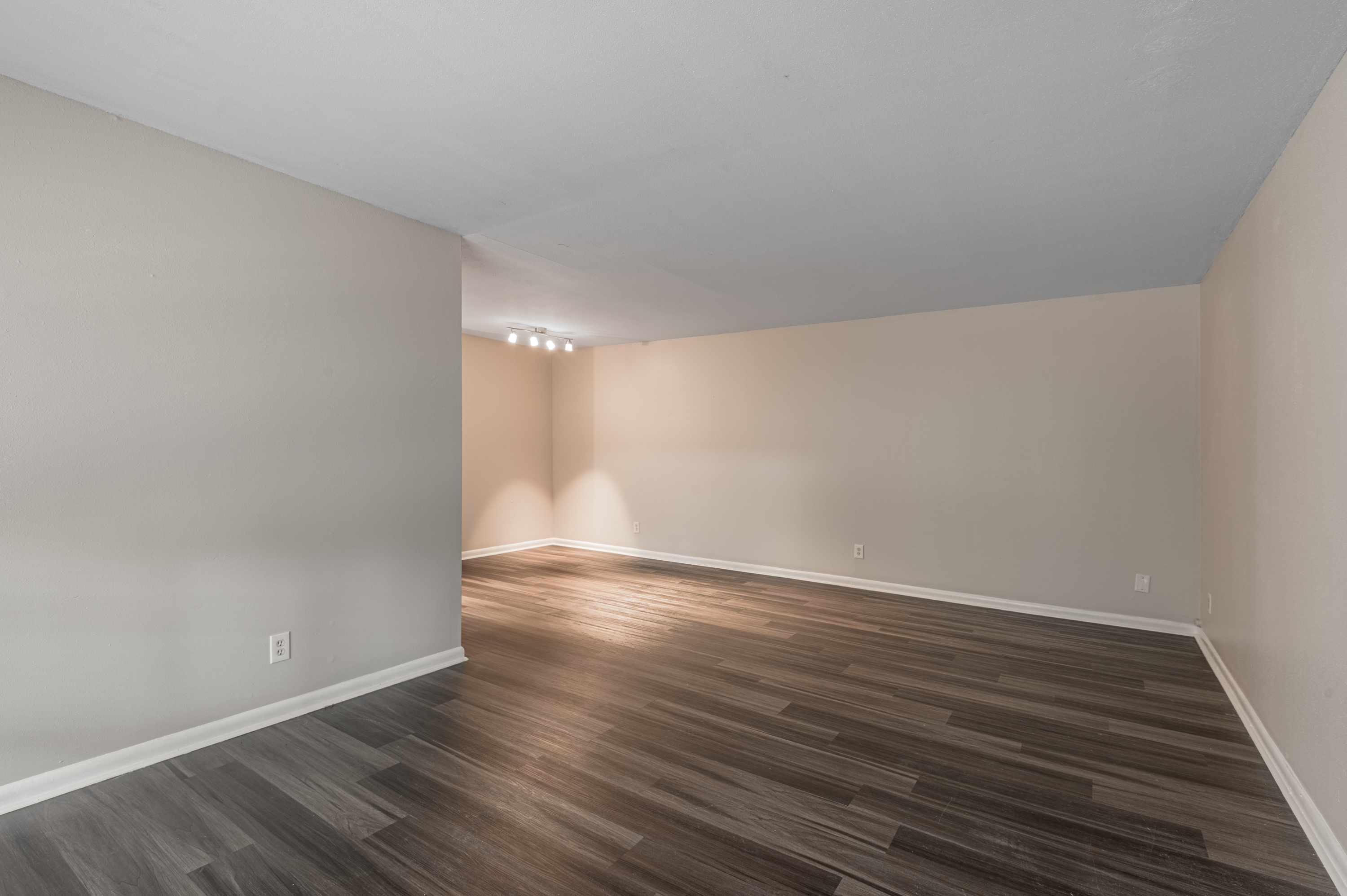 818 University Avenue - 8