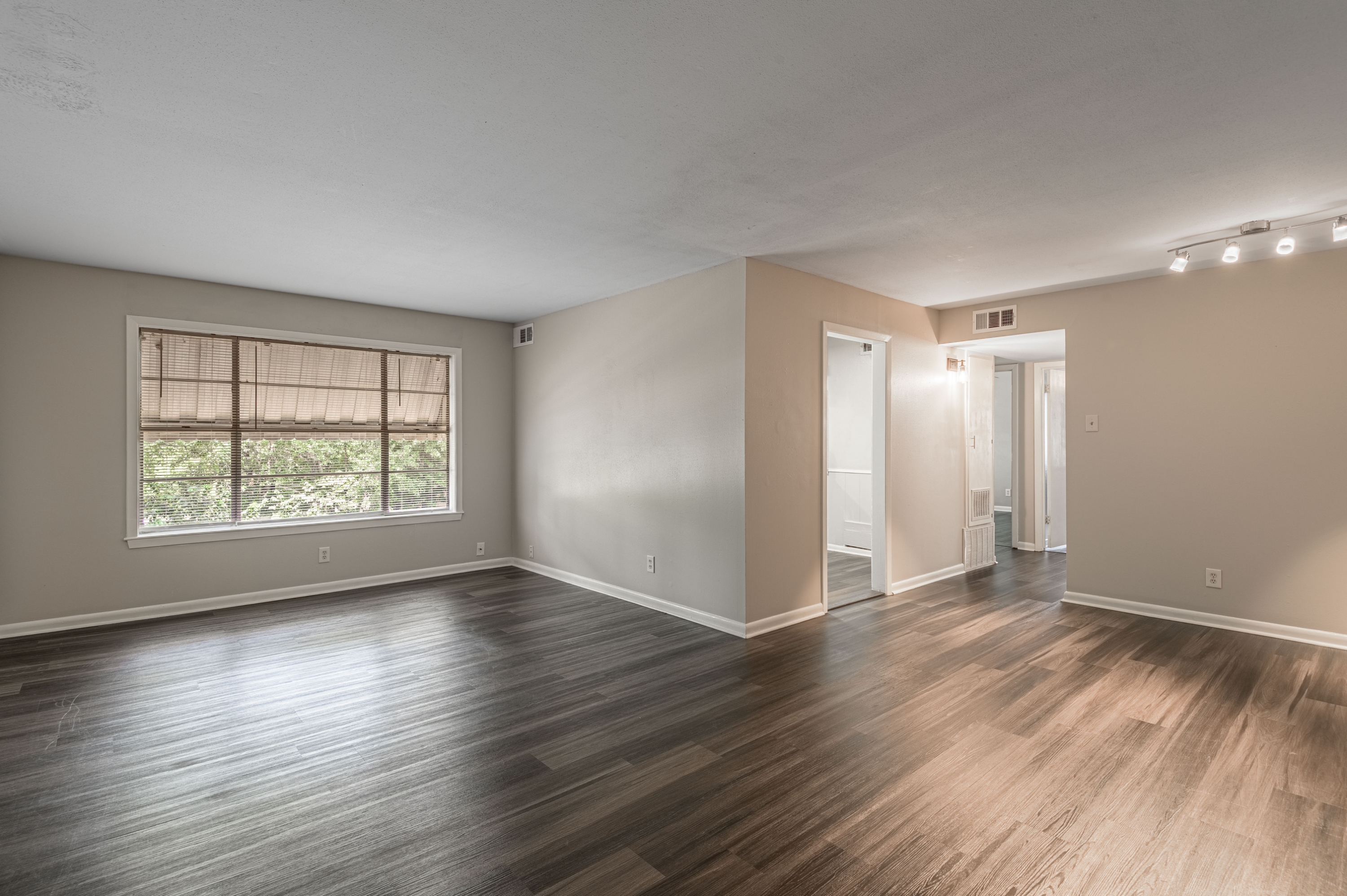 818 University Avenue - 8