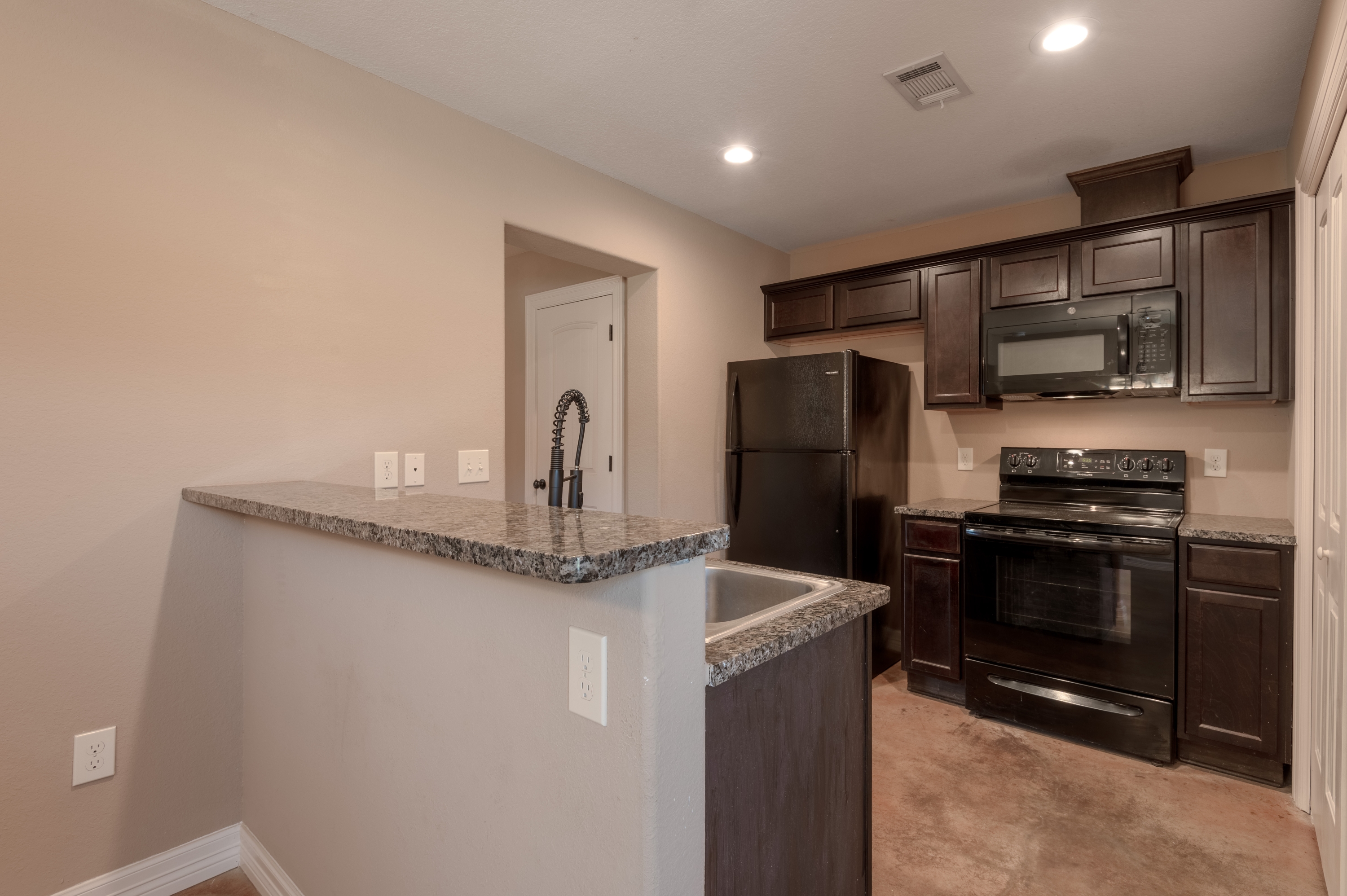 2 Bedroom Condo – 2002 20th Street - AEH - 501, Huntsville, TX 77340